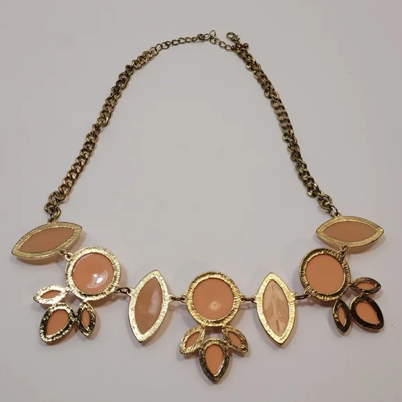 Pale Coral or Pink Color Gold Tone Bib Statement Necklace Vintage - Picture 7 of 7